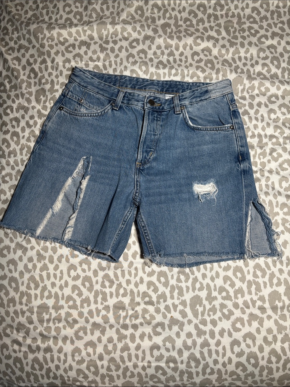 &Denim Mid-Rise Distressed Blue Denim Shorts